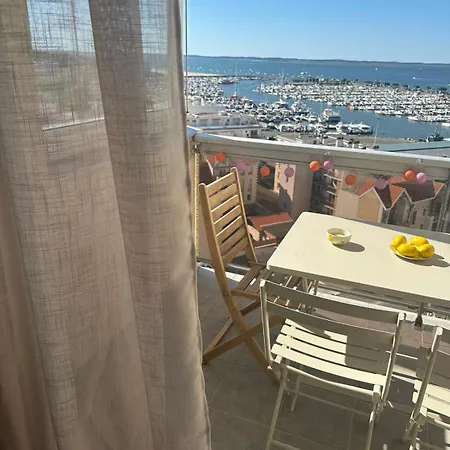 Apartment Esperanza Basin And Port View