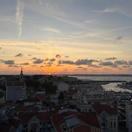 Esperanza Basin And Port View Arcachon